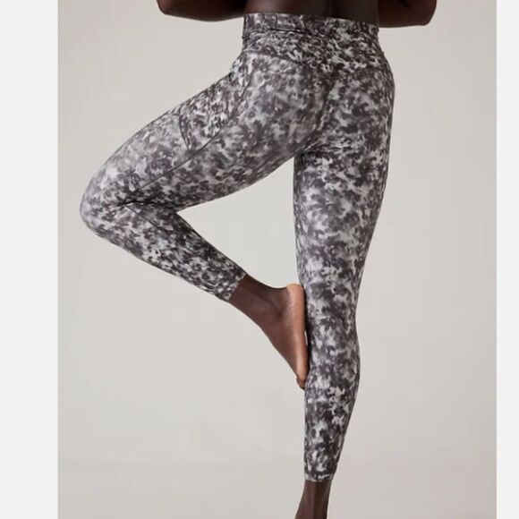 ATHLETA Salutation Stash 7/8 Tight Legging Size Small - Picture 1 of 10